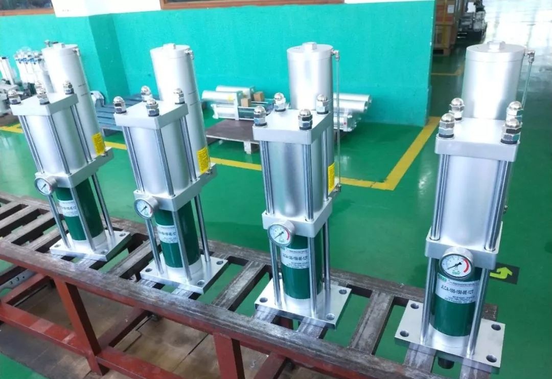 根据久力多年经验,一般,气液增压缸的排气装置应当装在液压回路的最